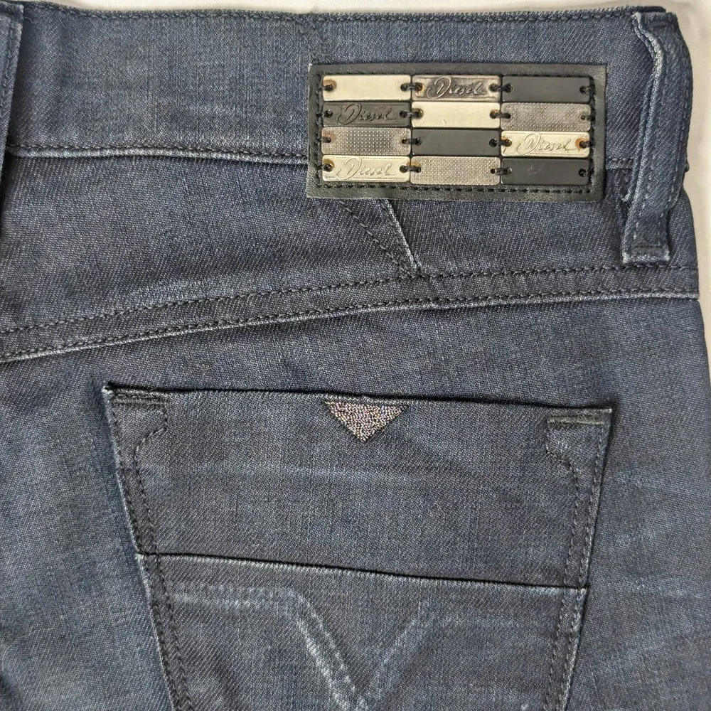 NWT DIESEL Livy Super Slim Straight Dark Wash Stretch 00CNZ7 24x32 Womens Jeans - Picture 4 of 7